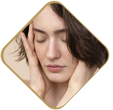 Femme ressentant des tensions dans la mâchoire