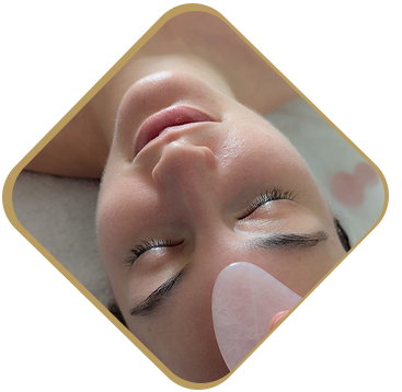Soin facialiste anti-âge naturel pour un teint lumineux, institut Natura Silhouet à Toulon